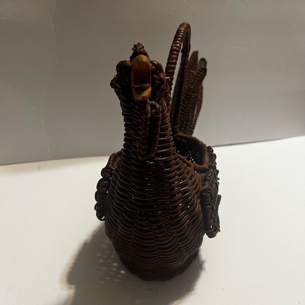 Vintage Wicker Woven Chicken Basket With Handle Wood Beak - Picture 2 of 11